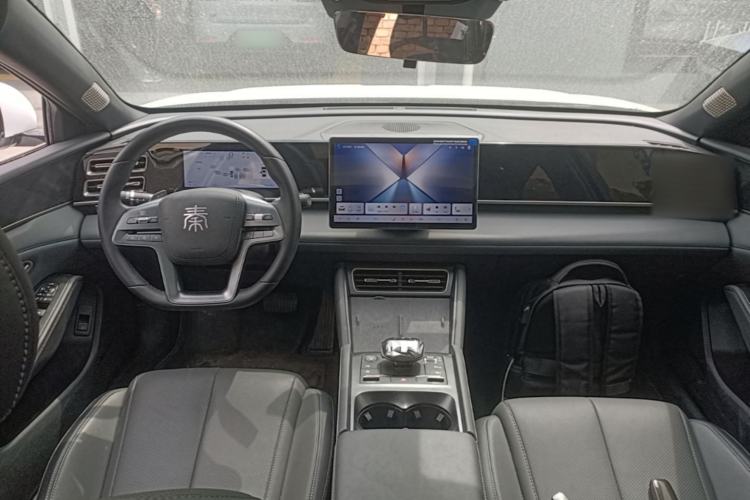 Used BYD Qin L 2025 DM-i Smart Drive 120KM Superior Model Center Console