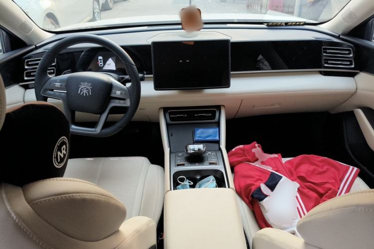 Used BYD Qin L 2025 DM-i Smart Drive 80KM Leading Model Center Console