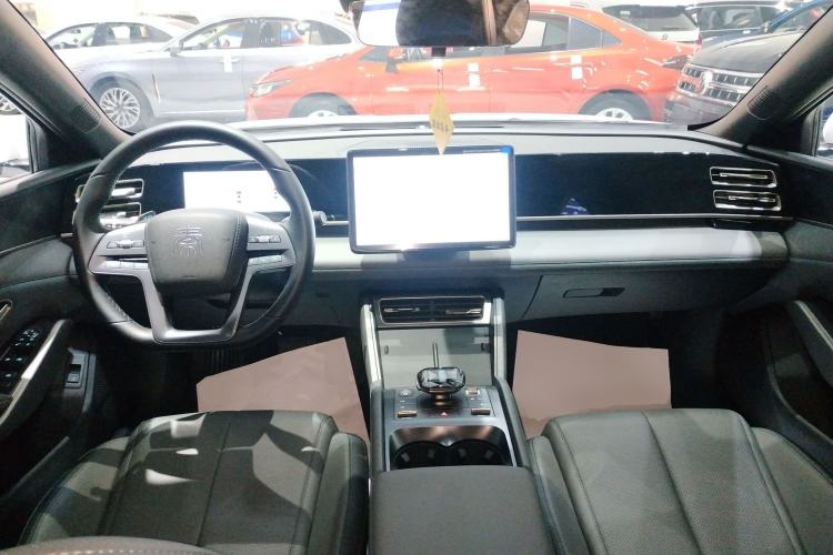 Used BYD Qin L 2025 DM-i Smart Drive 80KM Leading Model Center Console
