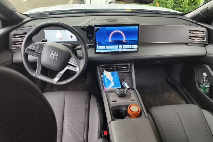 Used BYD Qin L 2025 DM-i Smart Drive 80KM Leading Model Center Console