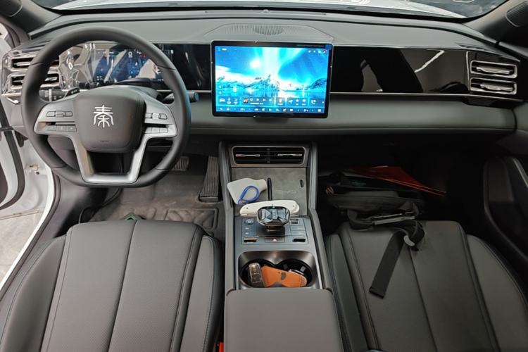 Used BYD Qin L 2025 DM-i Smart Drive 80KM Leading Model Center Console