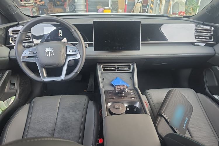 Used BYD Qin L 2025 DM-i Smart Drive 80KM Leading Model Center Console