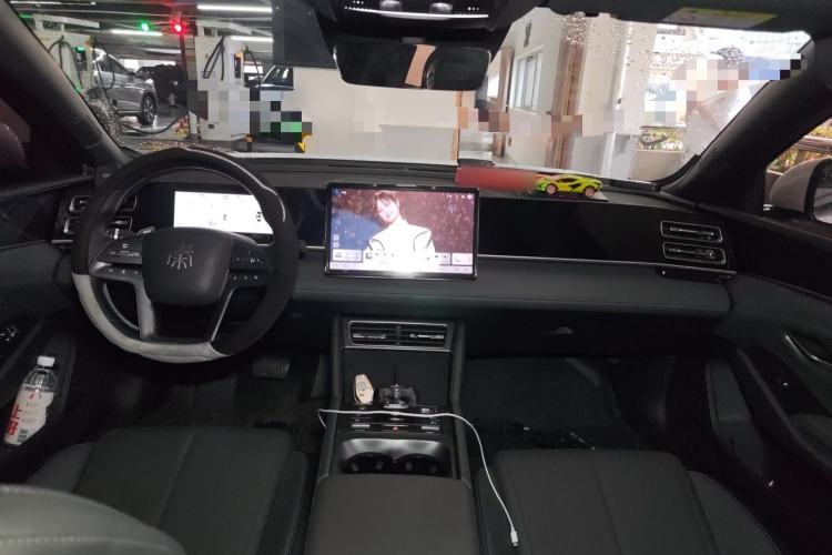 Used BYD Qin L 2025 DM-i Smart Drive 80KM Leading Model Center Console