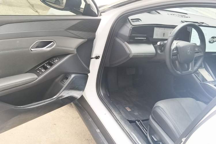 Used BYD Qin L 2025 EV 545KM Excellence Edition Driver Seat