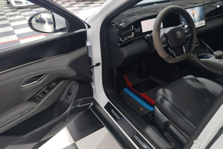 Used BYD Qin L 2025 DM-i Smart Drive 80KM Leading Model Driver Seat