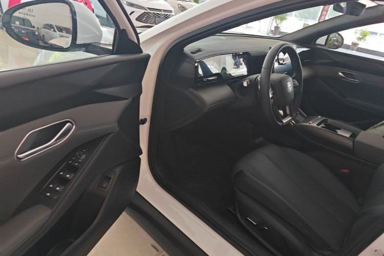 Used BYD Qin L 2025 EV 470KM Leading Edition Driver Seat