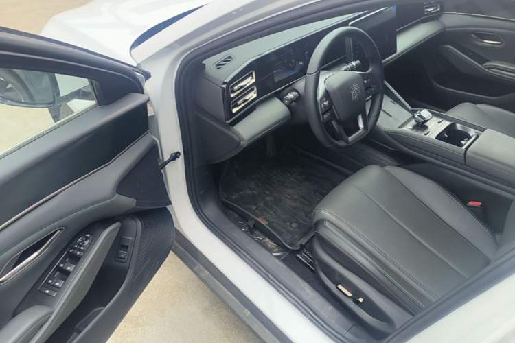Used BYD Qin L 2025 DM-i Smart Drive 120KM Superior Model Driver Seat