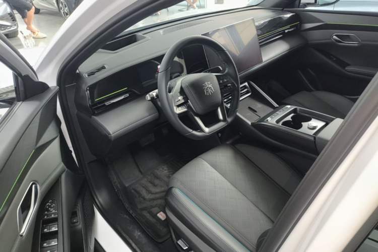 Used BYD Qin L 2025 EV 545KM Cloud Suspension Edition Driver Seat