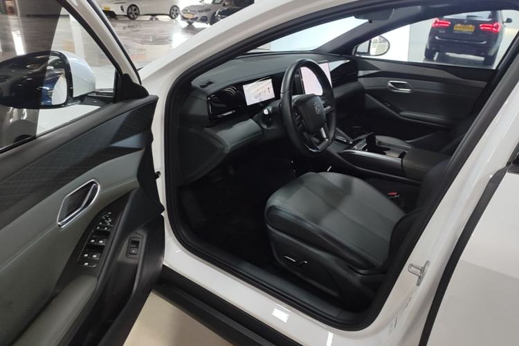 Used BYD Qin L 2025 EV 545KM Beyond Version Driver Seat