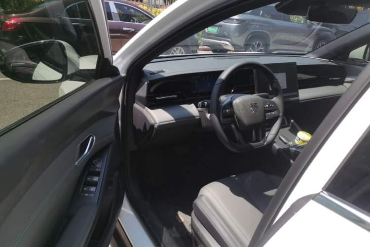 Used BYD Qin L 2025 EV 545KM Beyond Version Driver Seat