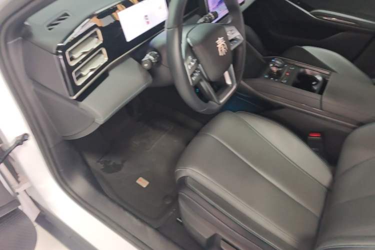 Used BYD Qin L 2025 DM-i Smart Drive 80KM Leading Model Driver Seat