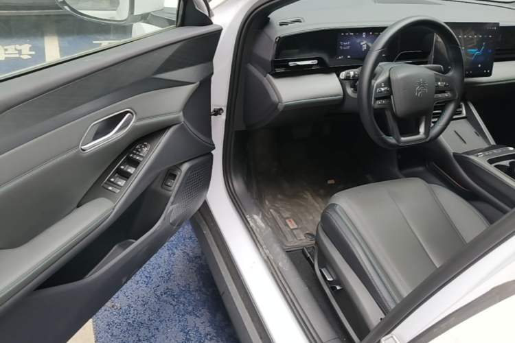 Used BYD Qin L 2025 EV 545KM Beyond Version Driver Seat