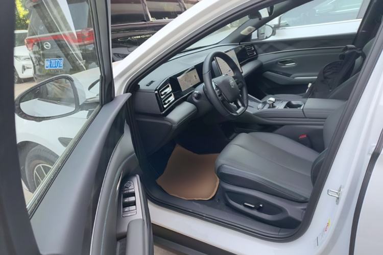 Used BYD Qin L 2025 DM-i Smart Drive 120KM Superior Model Driver Seat