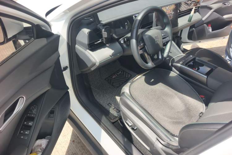 Used BYD Qin L 2025 EV 545KM Beyond Version Driver Seat