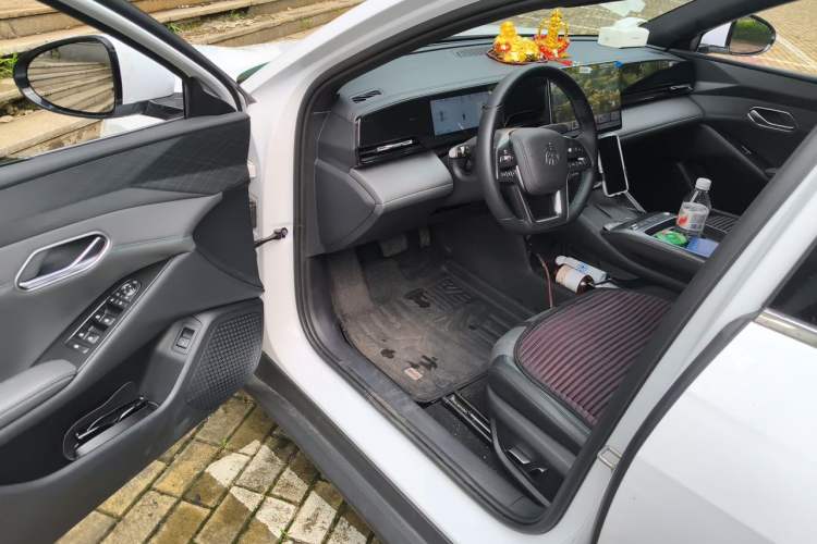 Used BYD Qin L 2025 EV 545KM Beyond Version Driver Seat