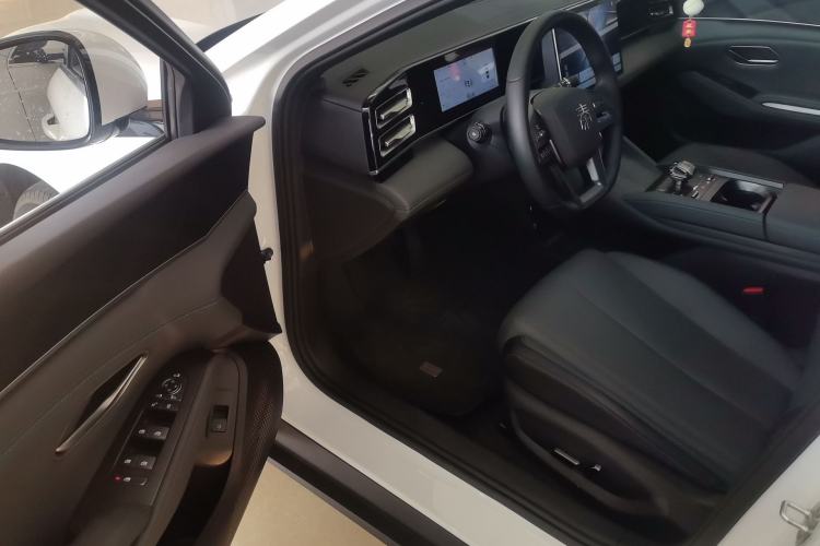 Used BYD Qin L 2025 DM-i Smart Drive 120KM Superior Model Driver Seat