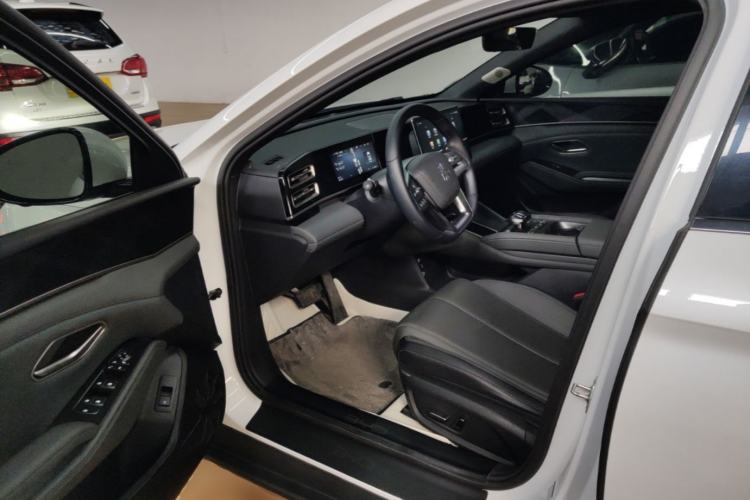 Used BYD Qin L 2025 DM-i Smart Drive 80KM Superior Model Driver Seat