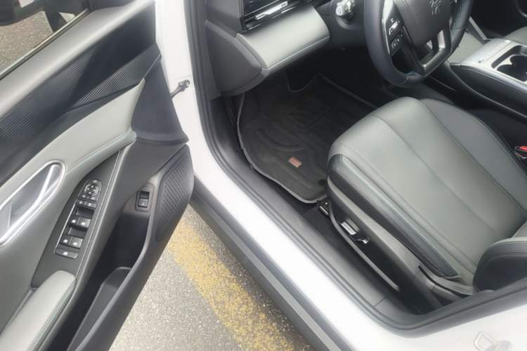 Used BYD Qin L 2025 EV 470KM Leading Edition Driver Seat