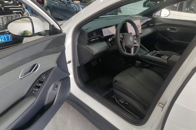 Used BYD Qin L 2025 EV 545KM Beyond Version Driver Seat