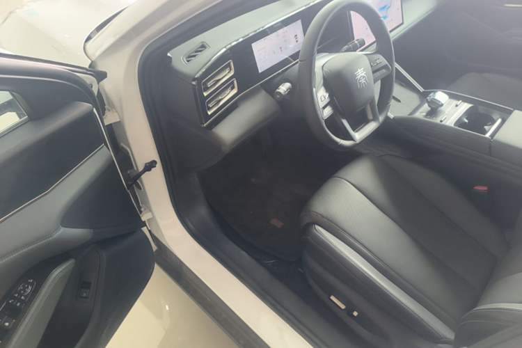 Used BYD Qin L 2025 DM-i Smart Drive 120KM Superior Model Driver Seat