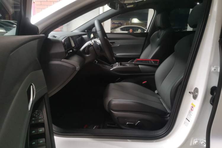 Used BYD Qin L 2025 EV 545KM Beyond Version Driver Seat