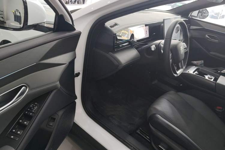Used BYD Qin L 2025 EV 545KM Excellence Edition Driver Seat