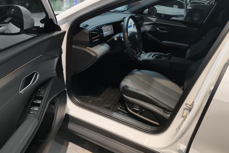 Used BYD Qin L 2025 EV 545KM Cloud Suspension Edition Driver Seat