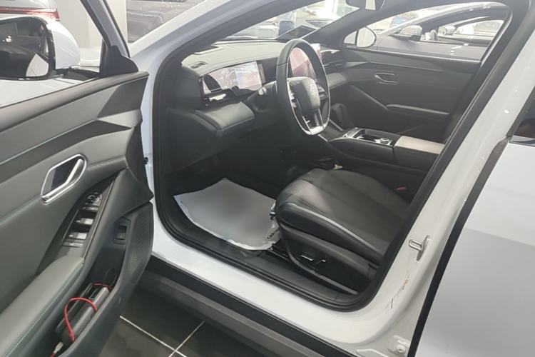 Used BYD Qin L 2025 EV 545KM Cloud Suspension Edition Driver Seat