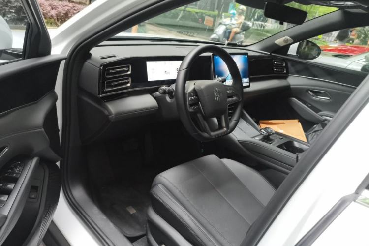 Used BYD Qin L 2025 DM-i Smart Drive 120KM Superior Model Driver Seat