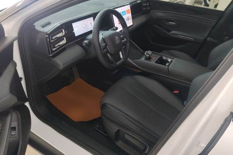 Used BYD Qin L 2025 DM-i Smart Drive 80KM Leading Model Driver Seat