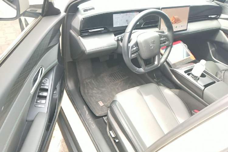 Used BYD Qin L 2025 EV 545KM Beyond Version Driver Seat