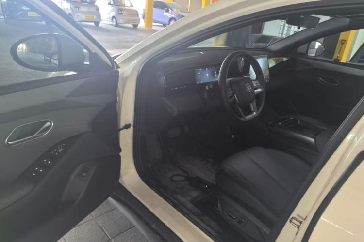 Used BYD Qin L 2025 EV 545KM Beyond Version Driver Seat