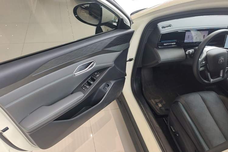 Used BYD Qin L 2025 EV 545KM Excellence Edition Driver Seat