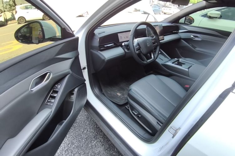 Used BYD Qin L 2025 EV 545KM Beyond Version Driver Seat