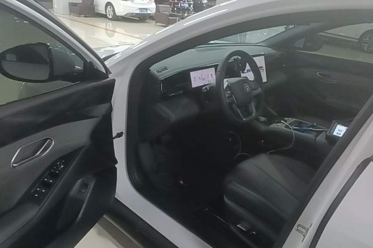 Used BYD Qin L 2025 EV 470KM Leading Edition Driver Seat