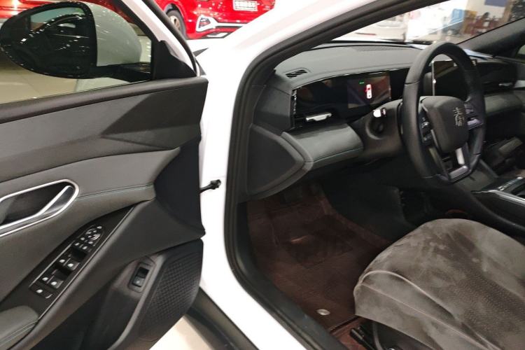 Used BYD Qin L 2025 EV 545KM Beyond Version Driver Seat