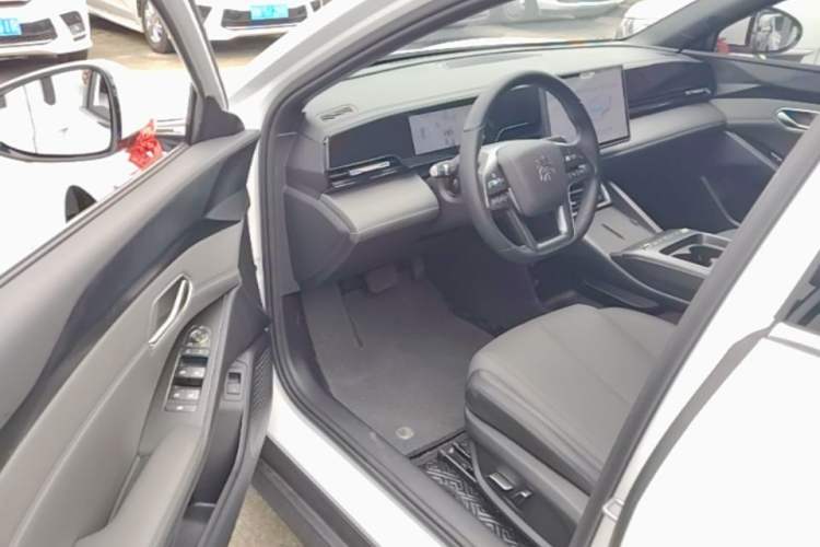 Used BYD Qin L 2025 EV 470KM Leading Edition Driver Seat