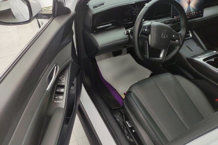 Used BYD Qin L 2025 EV 545KM Beyond Version Driver Seat