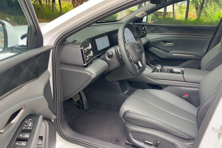 Used BYD Qin L 2025 DM-i Smart Drive 120KM Superior Model Driver Seat
