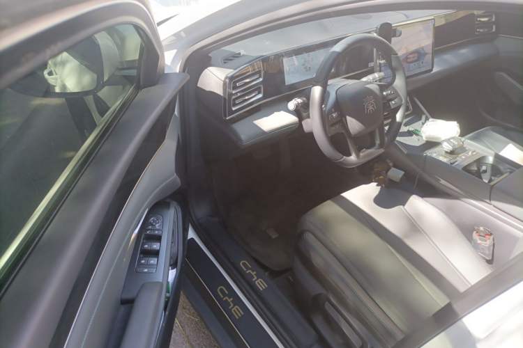 Used BYD Qin L 2025 DM-i Smart Drive 80KM Leading Model Driver Seat