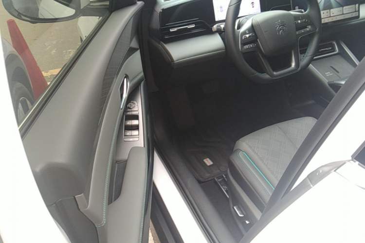 Used BYD Qin L 2025 EV 545KM Cloud Suspension Edition Driver Seat