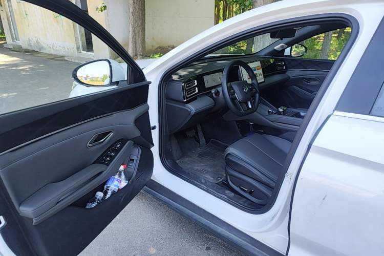 Used BYD Qin L 2025 DM-i Smart Drive 120KM Superior Model Driver Seat
