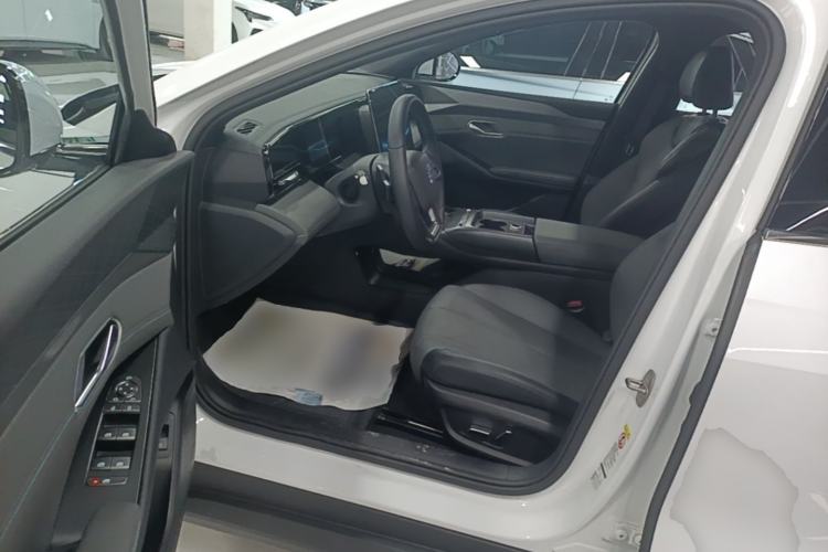 Used BYD Qin L 2025 EV 545KM Excellence Edition Driver Seat