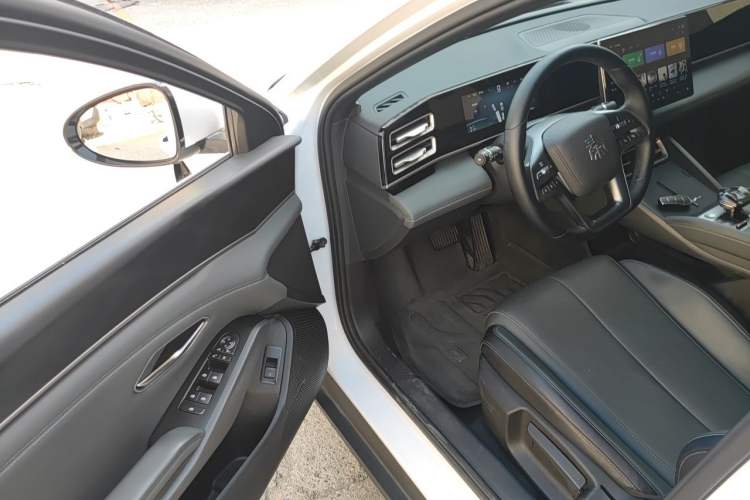 Used BYD Qin L 2025 DM-i Smart Drive 80KM Leading Model Driver Seat