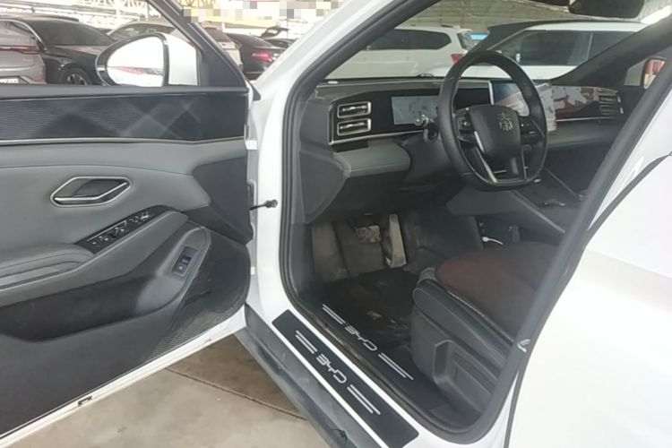 Used BYD Qin L 2025 DM-i Smart Drive 80KM Leading Model Driver Seat