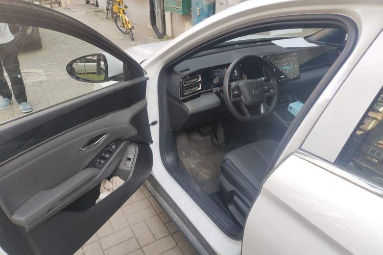 Used BYD Qin L 2025 DM-i Smart Drive 80KM Leading Model Driver Seat
