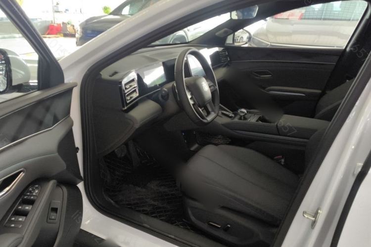 Used BYD Qin L 2025 DM-i Smart Drive 120KM Superior Model Driver Seat