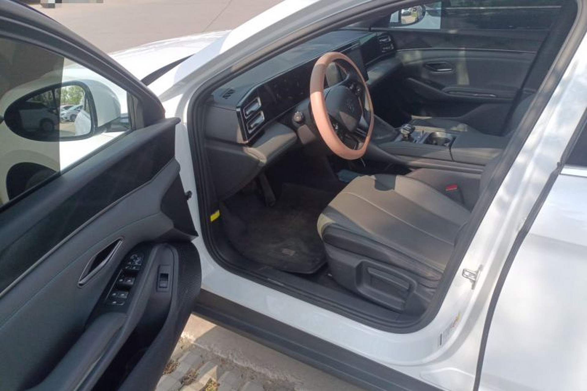Used BYD Qin L 2025 DM-i Smart Drive 80KM Leading Model Driver Seat