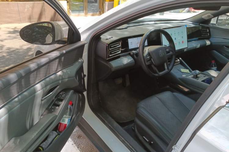 Used BYD Qin L 2025 DM-i Smart Drive 120KM Excellence Model Driver Seat