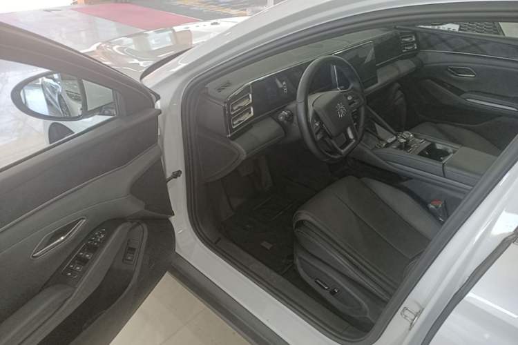 Used BYD Qin L 2025 DM-i Smart Drive 120KM Superior Model Driver Seat